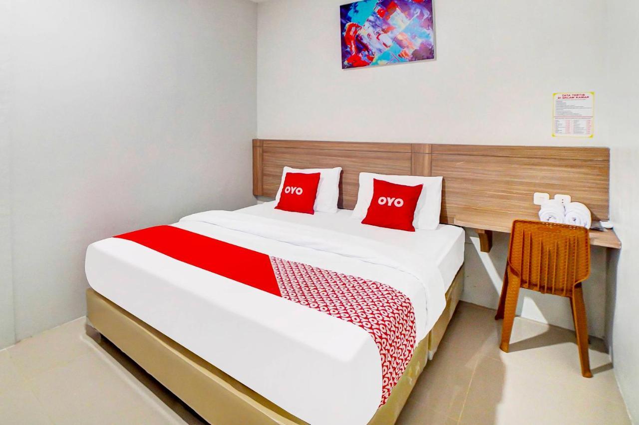 Oyo 91211 Mega Comfort Guest House Medan Exterior photo