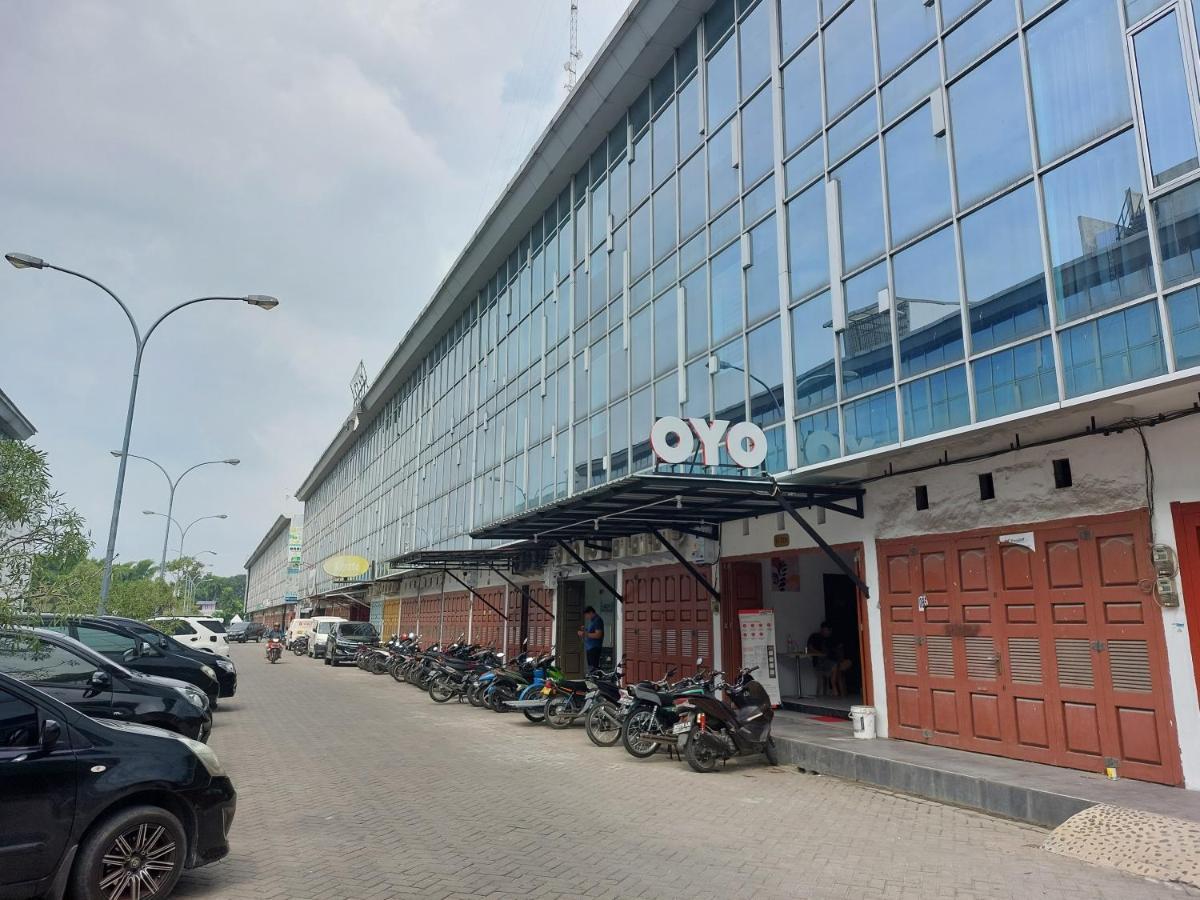 Oyo 91211 Mega Comfort Guest House Medan Exterior photo