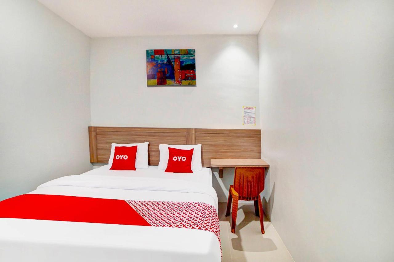 Oyo 91211 Mega Comfort Guest House Medan Exterior photo